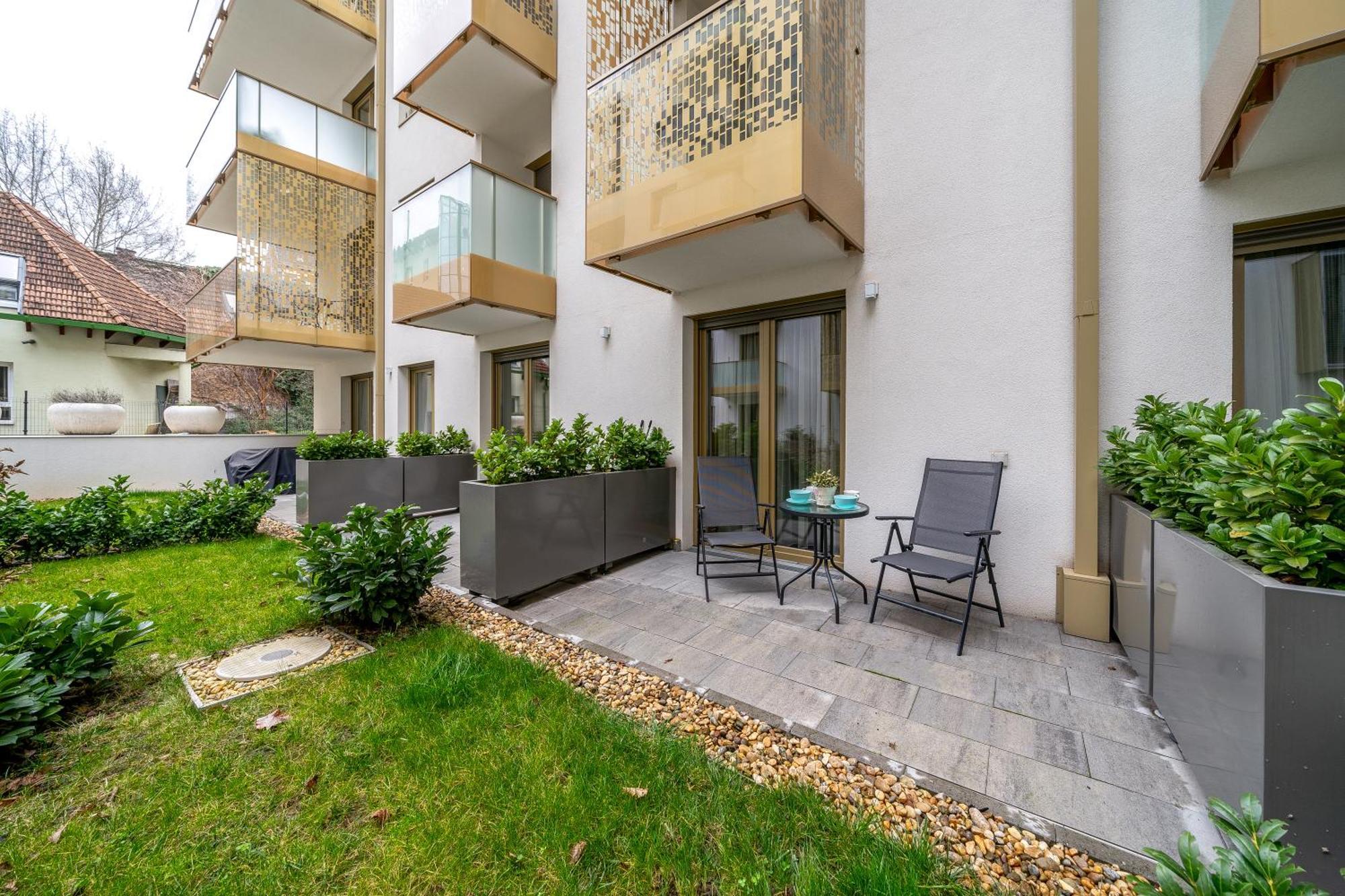 Budapest Magic Garden In Downtown Exterior photo